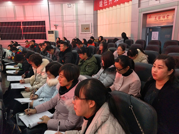 我校教师参加集团教师礼仪培训