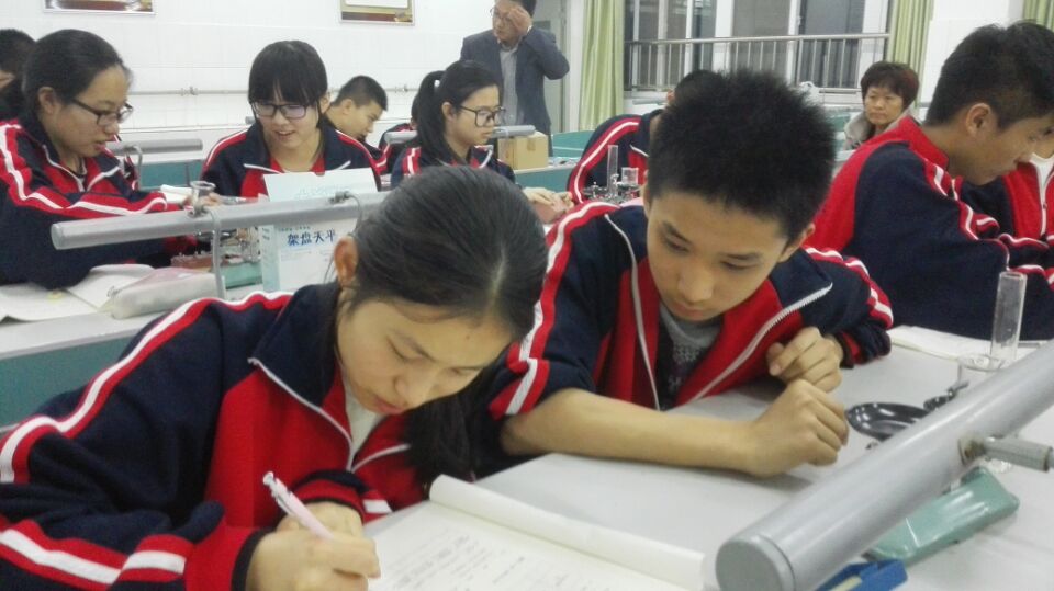 学校组织九年级学生举行中考实验技能模拟测试