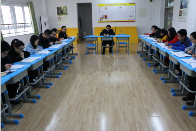 东凯实验学校召开毕业班学情分析会
