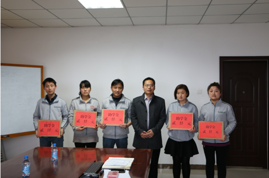 市红十字会联合爱心企业来我校开展爱心助学活动