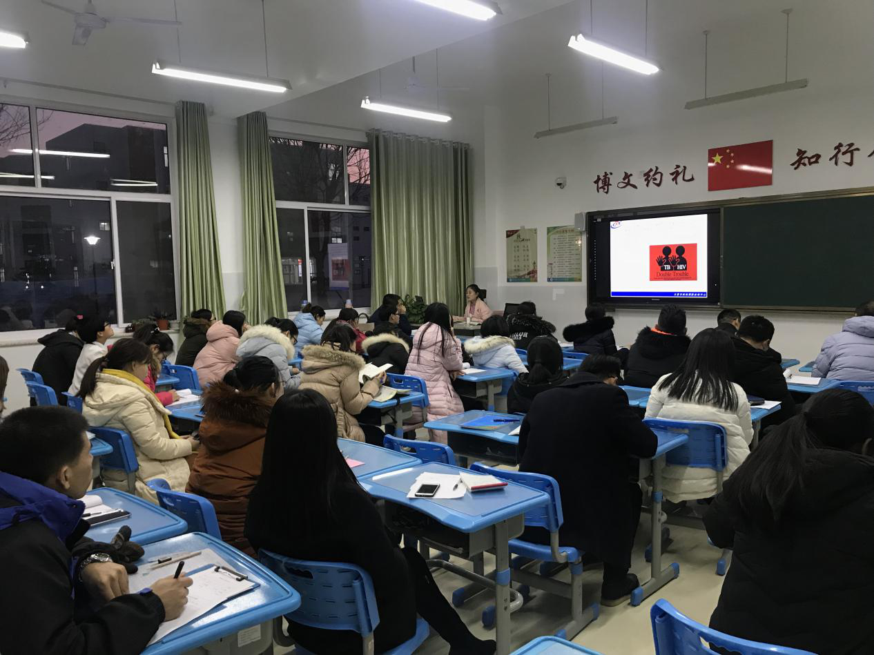 东凯实验学校举行结核病防控专题学习会