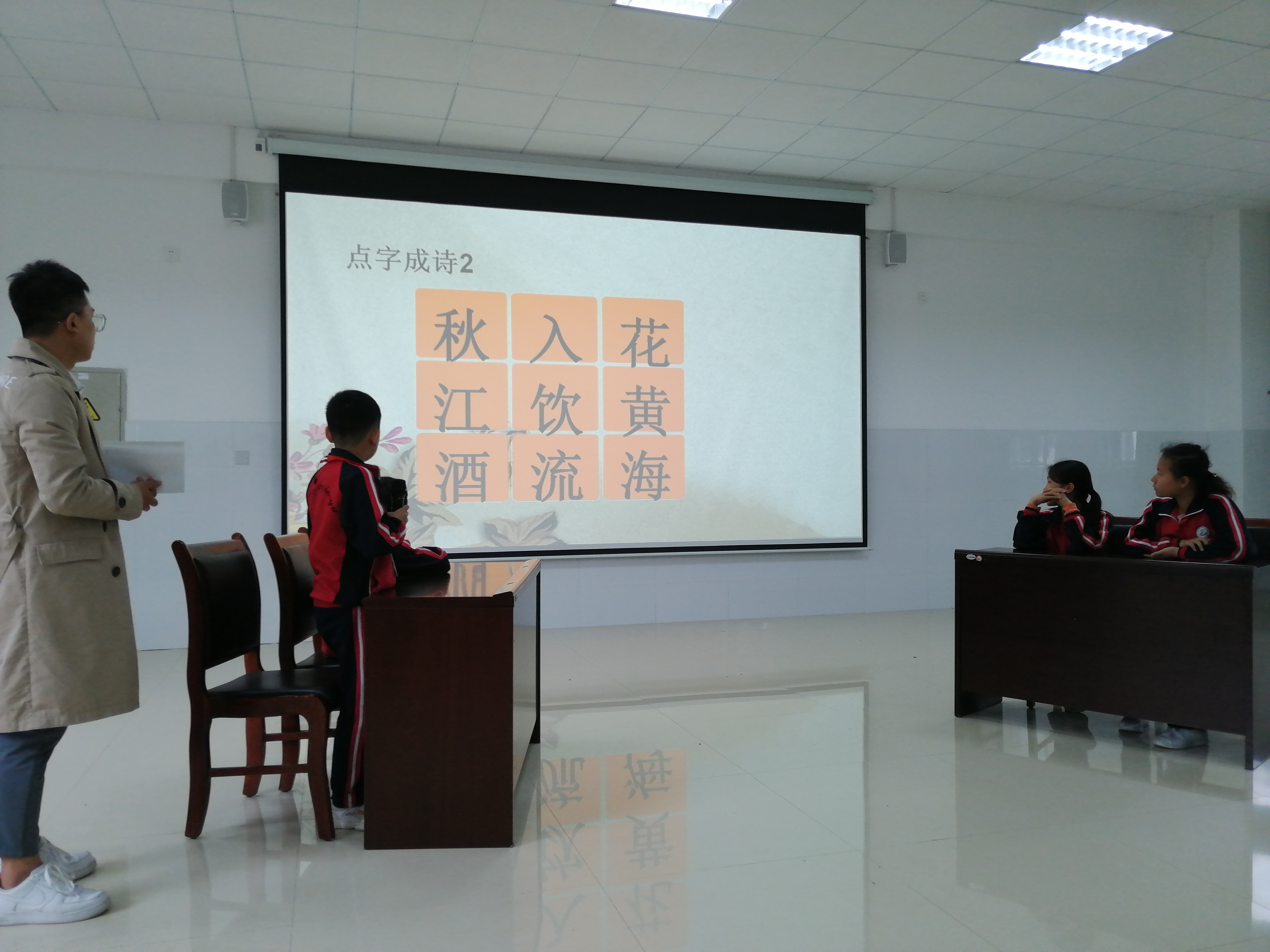 东凯实验学校“国学小名士”经典诵读大赛 总决赛在养正楼举行