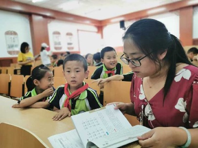 东凯实验学校开展国学经典评价活动