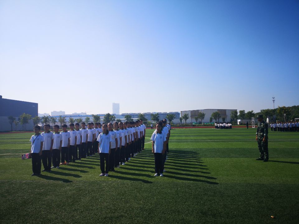 东凯实验学校顺利开展新学期军训活动