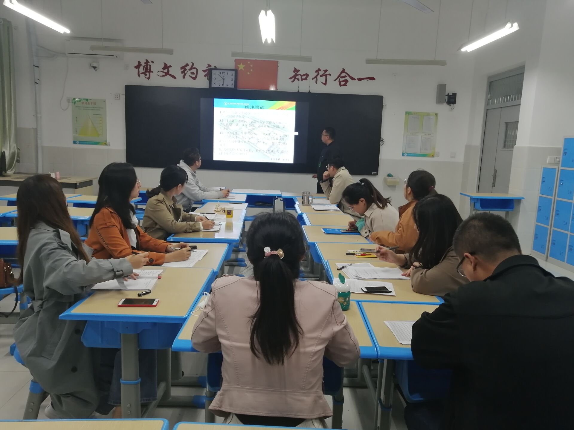 我校六年级组织开展阶段性质量检测分析会