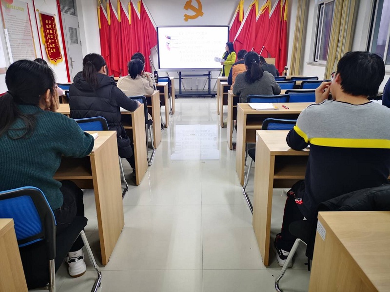 东凯实验学校举行毕业年级一轮复习研讨交流汇报活动