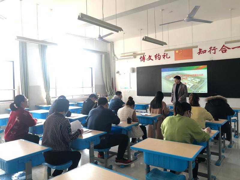 东凯实验学校七年级组织召开期末质量分析会