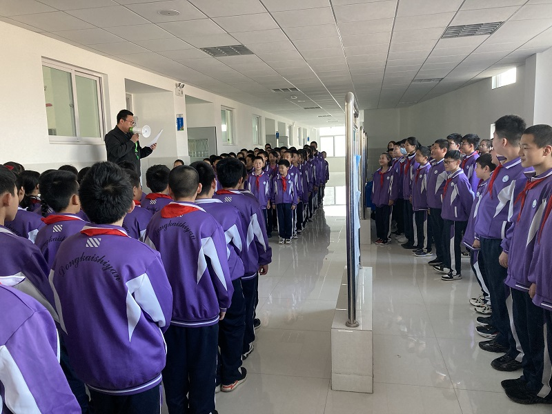 六年级组织召开新学期习惯养成训导会