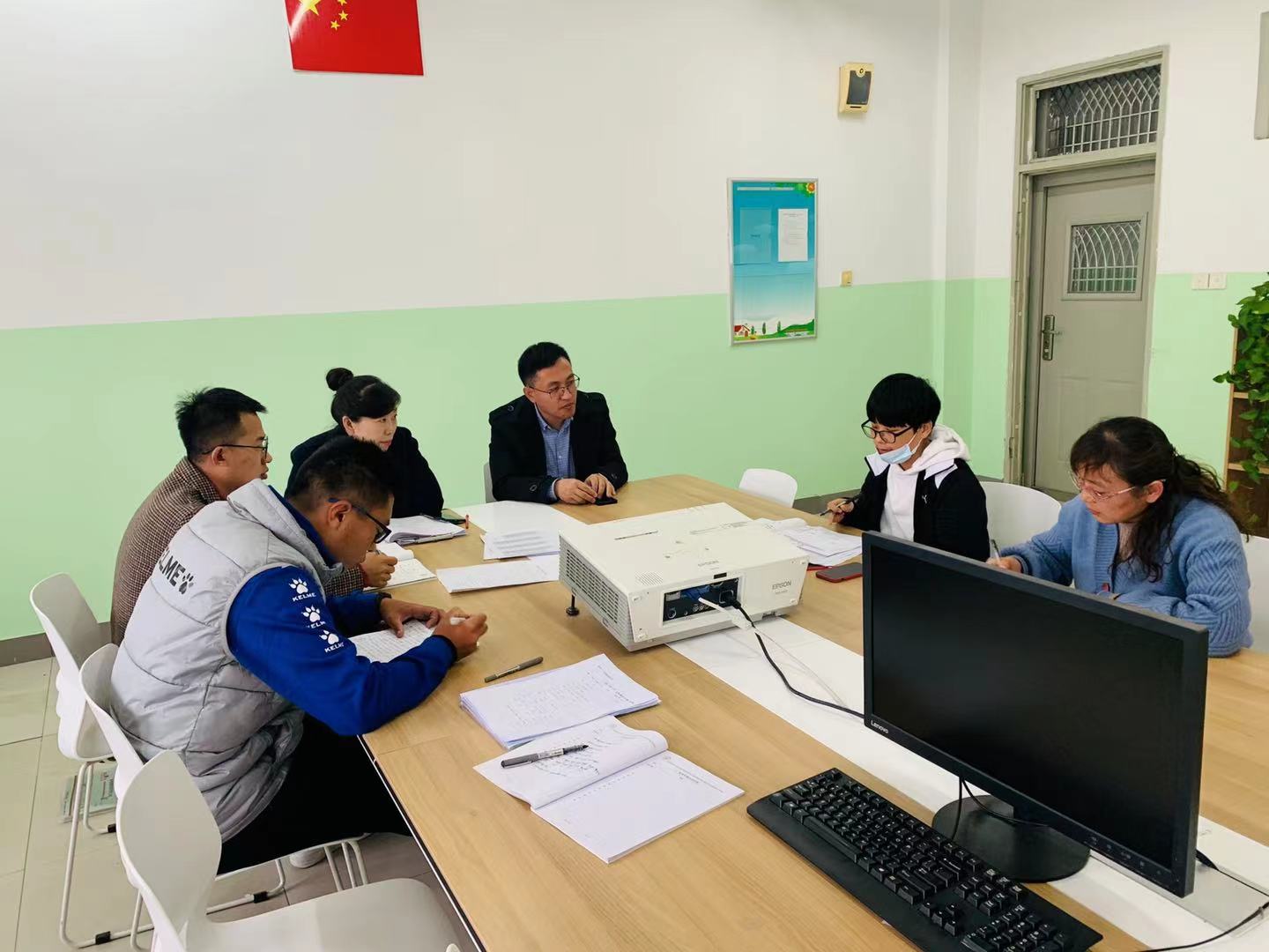 东凯实验学校小学部组织召开阶段性质量分析会