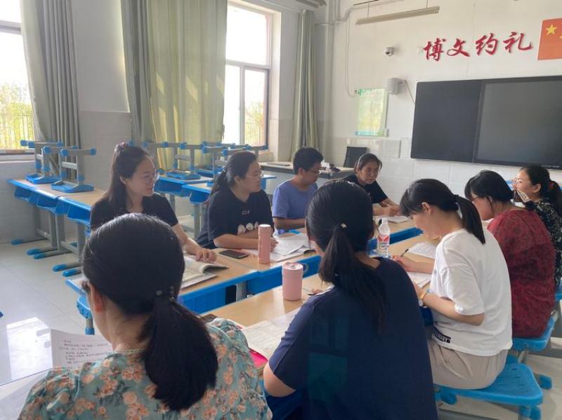 东凯实验学校初中部组织开展第一次集体备课活动