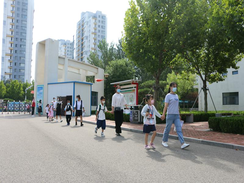 东凯实验学校开展一年级新生信息采集工作