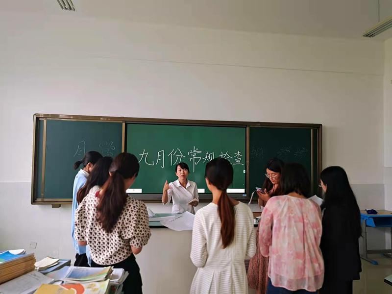 东凯实验学校小学部开展常规检查反馈活动