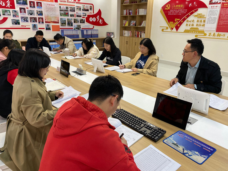 东凯实验学校九年级召开阶段性质量检测分析会