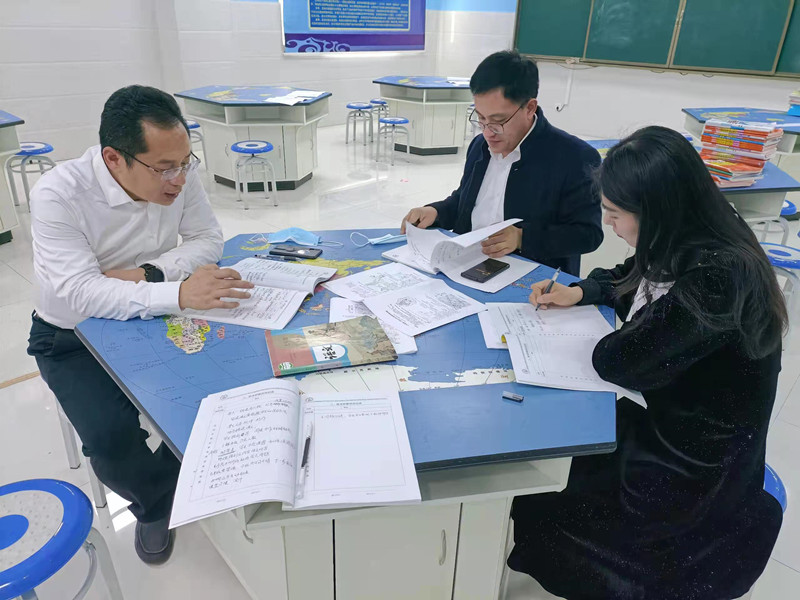 东凯实验学校“学为中心”课堂建设“抽课日”主题活动走进七年级