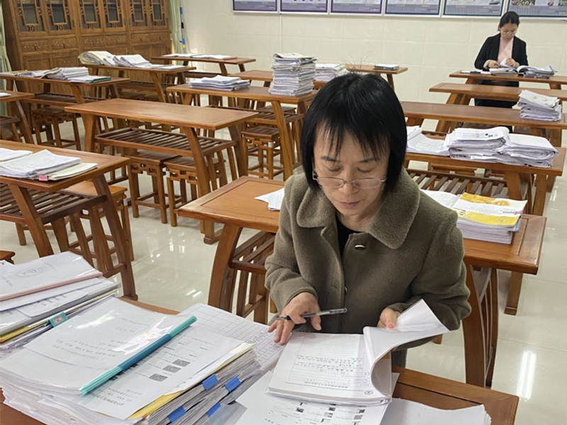 东凯实验学校初中部进行教学常规检查