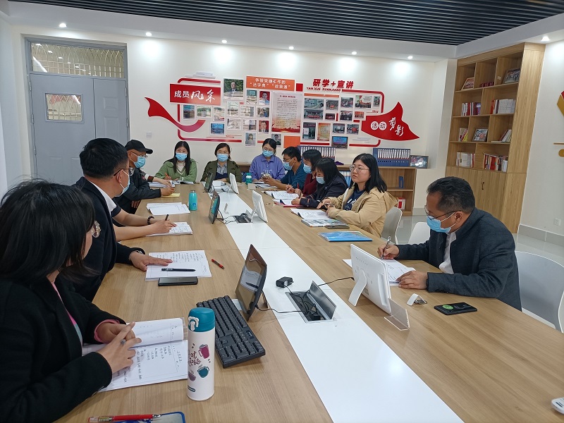 东凯实验学校九年级召开中考复习研讨会