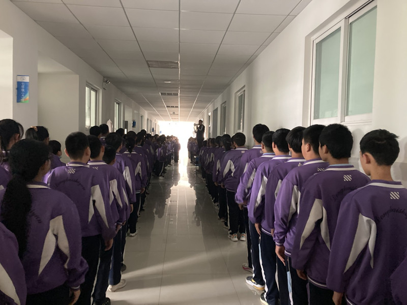 东凯实验学校七年级召开走廊训导会