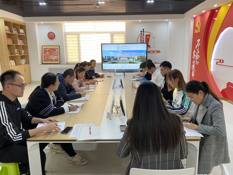 东凯实验学校八年级组织召开阶段性检测质量分析会
