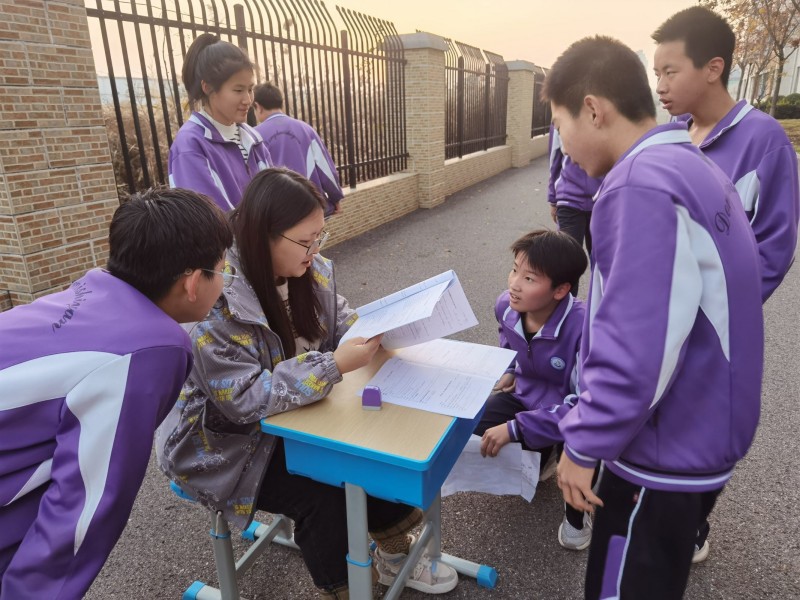 东凯实验学校八年级红色校园跑活动顺利举行