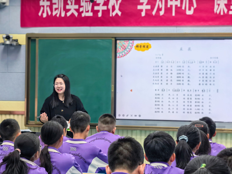 东营市教学能手、东营市青年骨干教师、东营市优秀共青团干部：孔洁