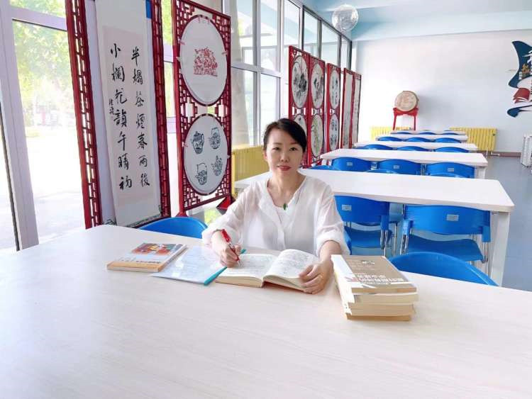 东营市教学能手，东营市优秀共青团干部：李鹃