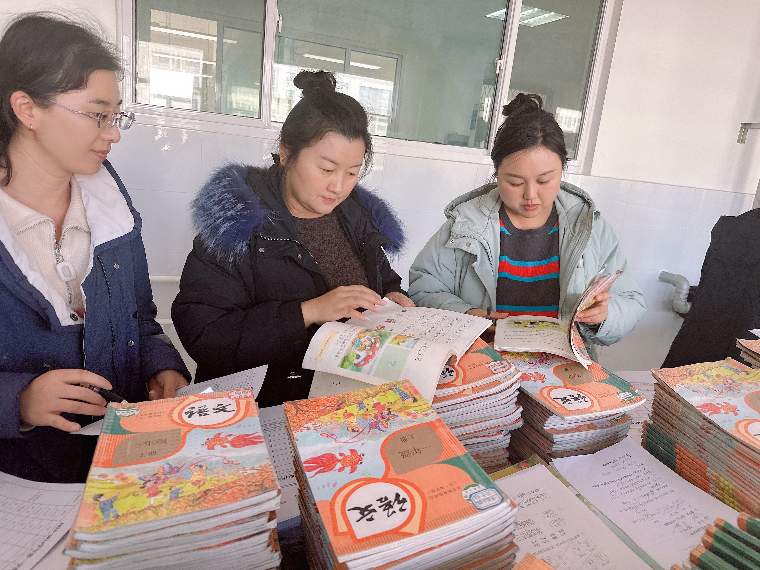 东凯实验学校小学课程教学部开展期末教学常规检查工作