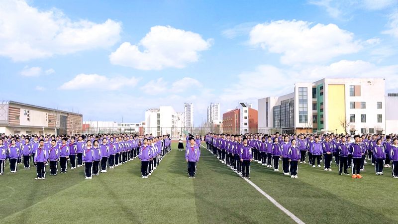 东凯实验学校初中部组织开展学生训导会